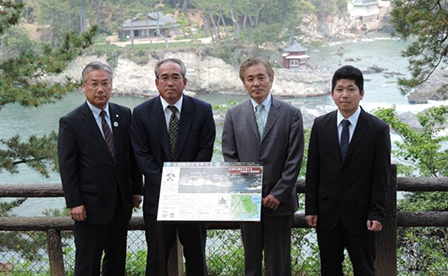 五浦岬公園内設置の案内看板前にて